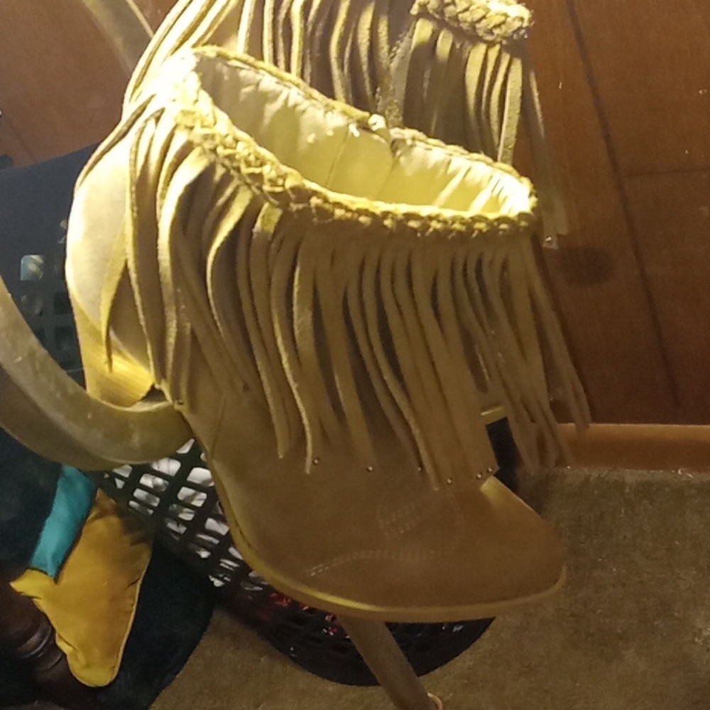Very volatile shoes